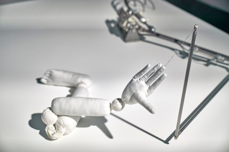 Yves Netzhammer, Biographical Slips, 2018/2019, Multimedia installation, (Detail), Installation View Frankfurter, Kunstverein 2019, Photo: Norbert Miguletz, © Frankfurter Kunstverein, Courtesy of the artist